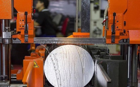 涪城立式金属带锯床切削出现跑带故障解决方法！